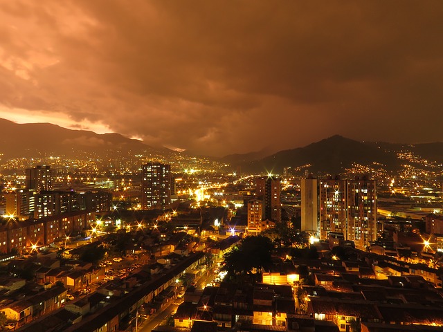 La ciudad de Medellín tiene muchos lugares donde se organizan los intercambios de idiomas. 